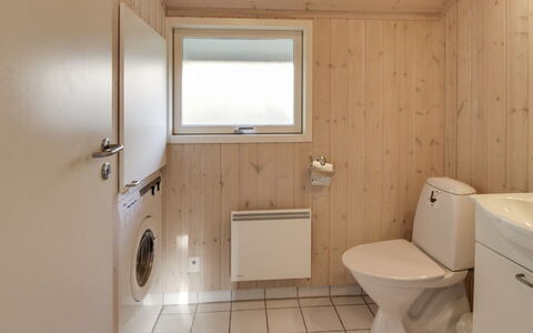 Klint - 1.7Km from the Sea: Dak, Huis, Land Lot, Huis, Verblijf, Landgoed, Garden Gebouwen, Schaduw, Blokhut, Landscaping