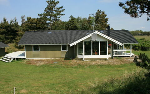 Klint - 1.7Km from the Sea: Dak, Huis, Land Lot, Huis, Verblijf, Landgoed, Garden Gebouwen, Schaduw, Blokhut, Landscaping