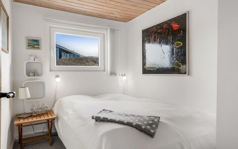 Ute - 200M from the Sea: Muur, Plafond, Slaapkamer, Interieur Ontwerp, Huis, Bed, Laken, Verdieping, Kamer, Bedding