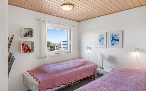 Ute - 200M from the Sea: Muur, Hout, Plafond, Interieur Ontwerp, Slaapkamer, Verdieping, Huis, Meubilair, Bed, Kamer