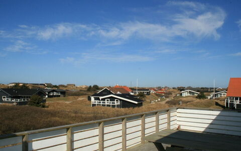Ute - 200M from the Sea: Lucht, Dak, Huis, Verblijf, Schaduw, Cumulus, Leuning
