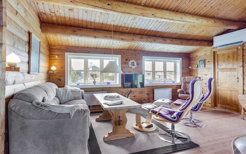 Anton - 1.5Km from the Sea: Verblijf, Huis, Huis, Dak, Veranda, Landgoed, Siding, Garden Gebouwen, Boerderij, Werf