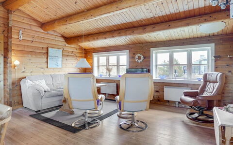 Anton - 1.5Km from the Sea: Verblijf, Huis, Huis, Dak, Veranda, Landgoed, Siding, Garden Gebouwen, Boerderij, Werf