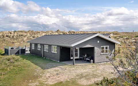 Anton - 1.5Km from the Sea: Verblijf, Huis, Huis, Dak, Veranda, Landgoed, Siding, Garden Gebouwen, Boerderij, Werf