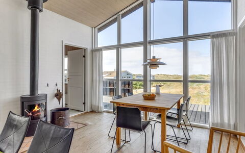 Benja - 200M from the Sea: Hout, Plafond, Flooring, Huis, Verdieping, Hardwood, Houten Vloer, Plank, Beits, Veranda