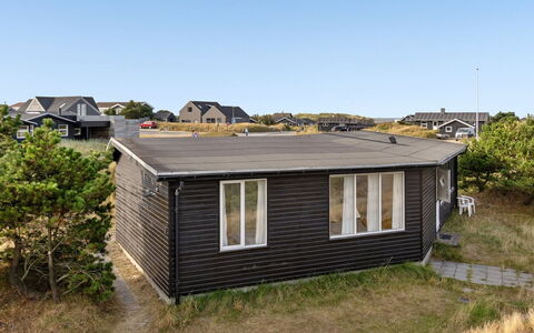 Jules - 300M from the Sea: Dak, Land Lot, Verblijf, Huis, Landelijk Gebied, Schuur, Siding, Garden Gebouwen, Blokhut, Hut