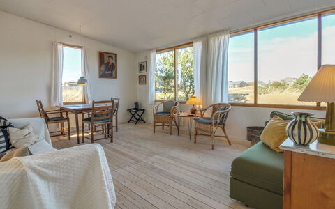 Jules - 300M from the Sea: Dak, Land Lot, Verblijf, Huis, Landelijk Gebied, Schuur, Siding, Garden Gebouwen, Blokhut, Hut
