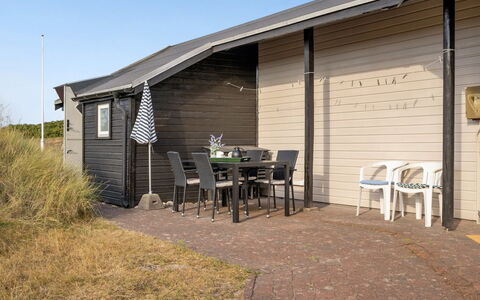 Jules - 300M from the Sea: Hout, Deur, Siding, Verblijf, Hardwood, Schaduw, Beits, Garden Gebouwen, Plank, Dek