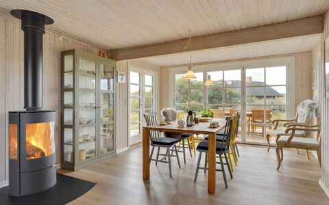Urcu - 475M from the Sea: Meubilair, Interieur Ontwerp, Stoel, Flooring, Tafel, Toevlucht, Verdieping, Plafond, Kamer, Eco Hotel