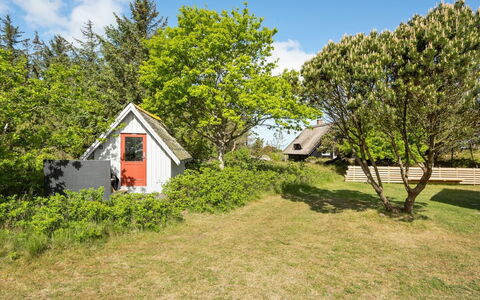 Jorinde - 2.8Km from the Sea: Gras, Struik, Dak, Huis, Verblijf, Land Lot, Landelijk Gebied, Tuin, Huis, Groundcover