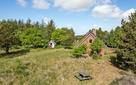Jorinde - 2.8Km from the Sea: Meubilair, Interieur Ontwerp, Stoel, Flooring, Tafel, Toevlucht, Verdieping, Plafond, Kamer, Eco Hotel