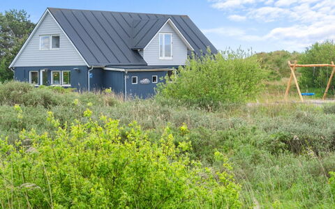 Taio - 500M from the Sea: Struik, Stedelijk Ontwerp, Groundcover, Steen, Appartement, Landgoed, Metselwerk, Balkon, Landscaping