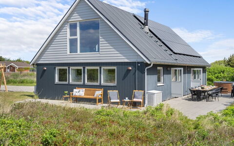 Taio - 500M from the Sea: Struik, Stedelijk Ontwerp, Groundcover, Steen, Appartement, Landgoed, Metselwerk, Balkon, Landscaping