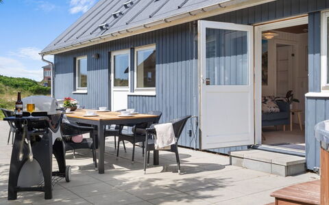 Taio - 500M from the Sea: Struik, Stedelijk Ontwerp, Groundcover, Steen, Appartement, Landgoed, Metselwerk, Balkon, Landscaping