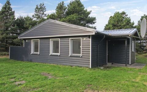 Heidie - 3.0Km from the Sea: Gras, Huis, Dak, Huis, Verblijf, Struik, Land Lot, Landelijk Gebied, Boerderij, Groundcover