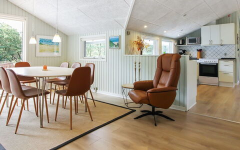 Keke - 2.5Km from the Sea: Struik, Stedelijk Ontwerp, Groundcover, Steen, Appartement, Landgoed, Metselwerk, Balkon, Landscaping