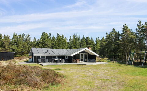 Keke - 2.5Km from the Sea: Struik, Stedelijk Ontwerp, Groundcover, Steen, Appartement, Landgoed, Metselwerk, Balkon, Landscaping