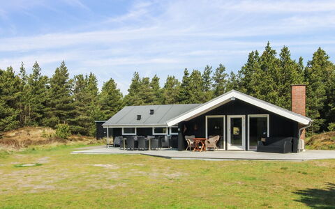 Keke - 2.5Km from the Sea: Struik, Stedelijk Ontwerp, Groundcover, Steen, Appartement, Landgoed, Metselwerk, Balkon, Landscaping
