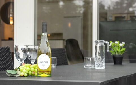Lima - 3.5Km from the Sea: Dak, Huis, Land Lot, Huis, Verblijf, Landgoed, Garden Gebouwen, Schaduw, Blokhut, Landscaping