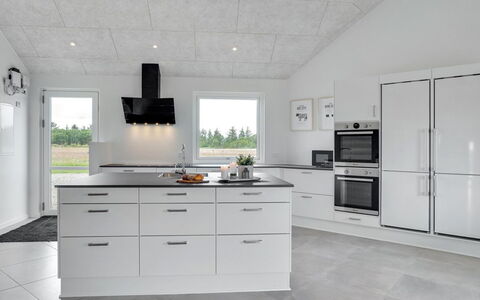 Fridel - 4Km from the Sea: Keuken, Flooring, Countertop, Plafond, Toestel Van De Keuken, Cabinetry, Major Appliance, Fornuis, Interieur Ontwerp, Huishoudapparatuur