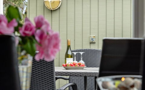 Eevke: Meubilair, Interieur Ontwerp, Stoel, Flooring, Tafel, Toevlucht, Verdieping, Plafond, Kamer, Eco Hotel