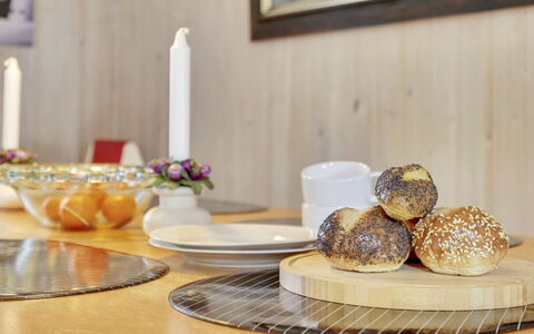 Granke - 3.8Km from the Sea: Dak, Huis, Land Lot, Huis, Verblijf, Landgoed, Garden Gebouwen, Schaduw, Blokhut, Landscaping