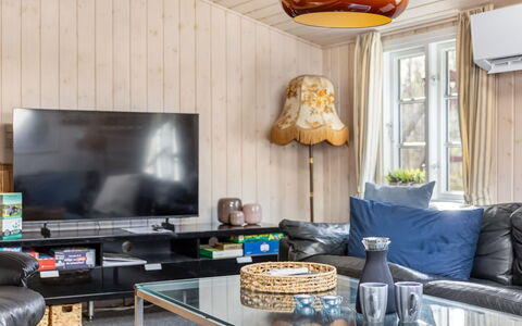 Granke - 3.8Km from the Sea: Dak, Huis, Land Lot, Huis, Verblijf, Landgoed, Garden Gebouwen, Schaduw, Blokhut, Landscaping