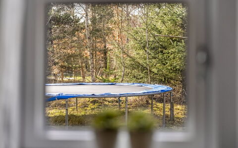 Granke - 3.8Km from the Sea: Trampoline, Trampolinespringen - Materialen En Benodigdheden, Zonlicht, Ochtend, Glas, Schaduw, Trampolinespringen, Daylighting