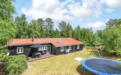 Granke - 3.8Km from the Sea: Dak, Huis, Land Lot, Huis, Verblijf, Landgoed, Garden Gebouwen, Schaduw, Blokhut, Landscaping
