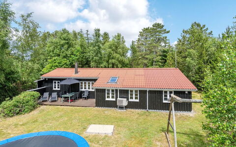 Granke - 3.8Km from the Sea: Dak, Huis, Land Lot, Huis, Verblijf, Landgoed, Garden Gebouwen, Schaduw, Blokhut, Landscaping