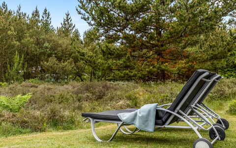 Saxi - 2.6Km from the Sea: Meubilair, Interieur Ontwerp, Stoel, Flooring, Tafel, Toevlucht, Verdieping, Plafond, Kamer, Eco Hotel