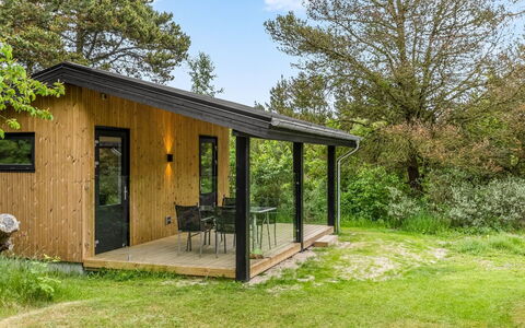 Saxi - 2.6Km from the Sea: Meubilair, Interieur Ontwerp, Stoel, Flooring, Tafel, Toevlucht, Verdieping, Plafond, Kamer, Eco Hotel