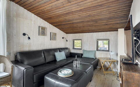 Saxi - 2.6Km from the Sea: Interieur Ontwerp, Meubilair, Flooring, Bankstel, Hout, Plafond, Verdieping, Woonkamer, Kamer, Houten Vloer