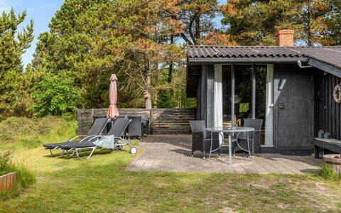 Saxi - 2.6Km from the Sea: Meubilair, Interieur Ontwerp, Stoel, Flooring, Tafel, Toevlucht, Verdieping, Plafond, Kamer, Eco Hotel