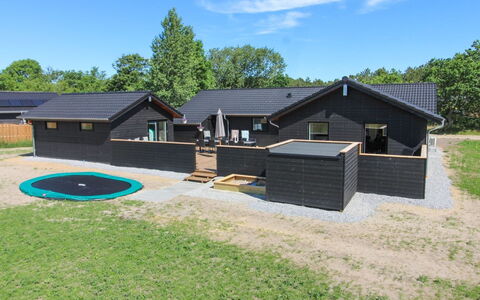 Tahvo - 3.3Km from the Sea: Struik, Stedelijk Ontwerp, Groundcover, Steen, Appartement, Landgoed, Metselwerk, Balkon, Landscaping