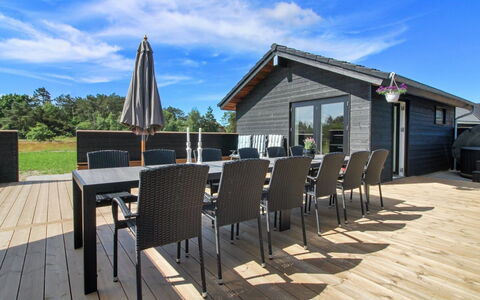 Tahvo - 3.3Km from the Sea: Struik, Stedelijk Ontwerp, Groundcover, Steen, Appartement, Landgoed, Metselwerk, Balkon, Landscaping