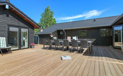 Tahvo - 3.3Km from the Sea: Struik, Stedelijk Ontwerp, Groundcover, Steen, Appartement, Landgoed, Metselwerk, Balkon, Landscaping