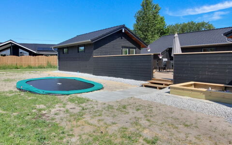 Tahvo - 3.3Km from the Sea: Struik, Stedelijk Ontwerp, Groundcover, Steen, Appartement, Landgoed, Metselwerk, Balkon, Landscaping