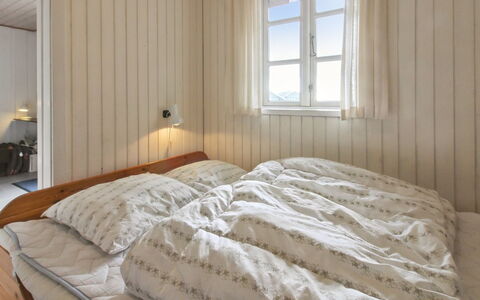 Gertruda - 2.3Km from the Sea: Hout, Slaapkamer, Bed, Laken, Verdieping, Bedding, Flooring, Linens, Interieur Ontwerp, Bed Frame