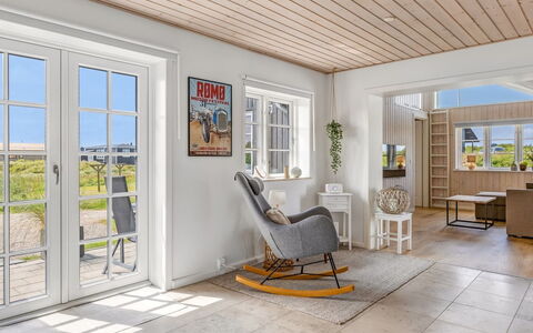 Mikka - 450M from the Sea: Huis, Verblijf, Dak, Huis, Siding, Landgoed, Boerderij, Garden Gebouwen, Gazon, Tuin