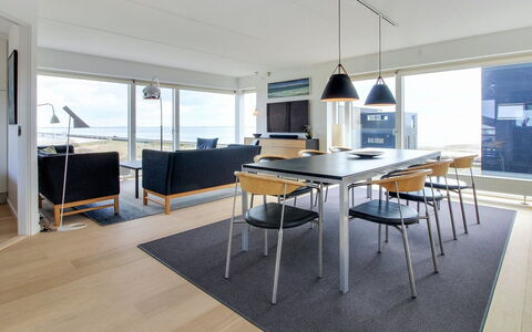 Leto - 2Km from the Sea: Hout, Dak, Architectuur, Huis, Huis, Verblijf, Siding, Hardwood, Helling, Landgoed