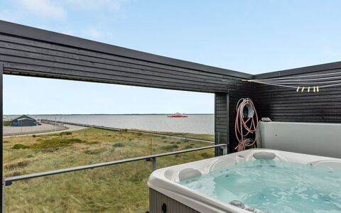 Leto - 2Km from the Sea: Gras, Huis, Dak, Huis, Verblijf, Struik, Land Lot, Landelijk Gebied, Boerderij, Groundcover
