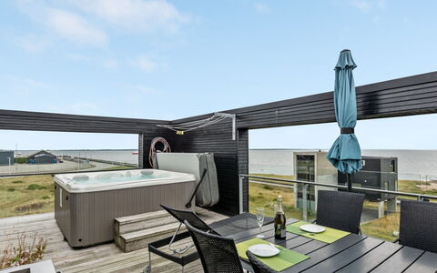 Leto - 2Km from the Sea: Gras, Huis, Dak, Huis, Verblijf, Struik, Land Lot, Landelijk Gebied, Boerderij, Groundcover