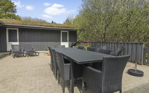 Vieno - 2.6Km from the Sea: Meubilair, Buitenmeubels, Buitentafel, Schaduw, Tuin, Backyard, Stoel, Veranda, Patio, Dek