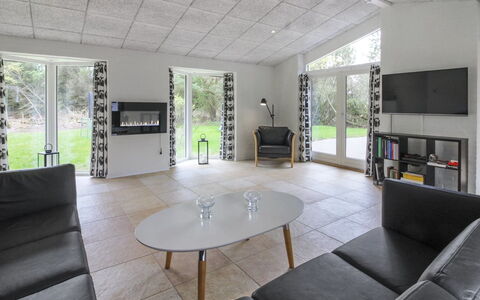 Vieno - 2.6Km from the Sea: Interieur Ontwerp, Flooring, Hout, Plafond, Meubilair, Verdieping, Woonkamer, Huis, Bankstel, Kamer