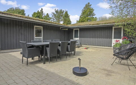 Vieno - 2.6Km from the Sea: Huis, Dak, Land Lot, Tuin, Backyard, Werf, Verblijf, Groundcover, Landscaping, Landgoed