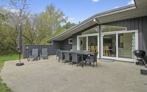 Vieno - 2.6Km from the Sea: Hout, Flooring, Meubilair, Wastafel, Interieur Ontwerp, Verdieping, Major Appliance, Countertop, Loodgieterswerkinrichting, Keuken