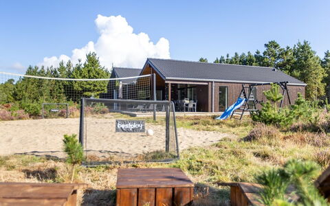 Heidi - 1Km from the Sea: Huis, Huis, Dak, Verblijf, Land Lot, Siding, Garden Gebouwen, Schaduw, Landgoed, Schuur