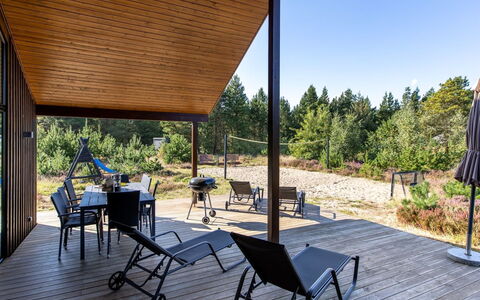 Heidi - 1Km from the Sea: Hout, Schaduw, Hardwood, Dek, Natuurlijk Materiaal, Garden Gebouwen, Outdoor Structuur, Plank, Veranda, Beits