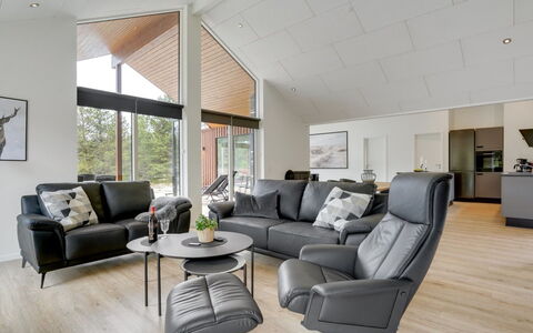 Heidi - 1Km from the Sea: Meubilair, Interieur Ontwerp, Bankstel, Woonkamer, Flooring, Huis, Verdieping, Stoel, Comfort